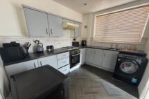 Woodley Avenue, Radcliffe