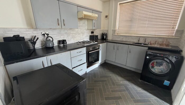 Woodley Avenue, Radcliffe