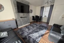 Woodley Avenue, Radcliffe