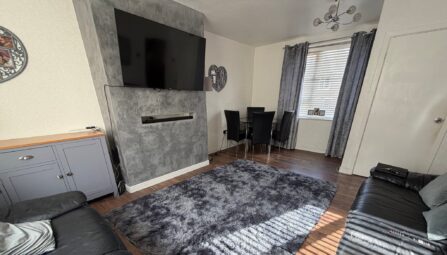 Woodley Avenue, Radcliffe