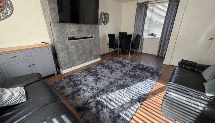 Woodley Avenue, Radcliffe