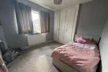 Woodley Avenue, Radcliffe