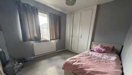 Woodley Avenue, Radcliffe