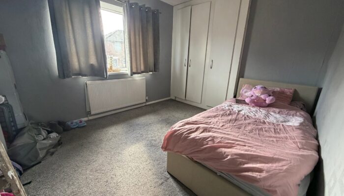 Woodley Avenue, Radcliffe