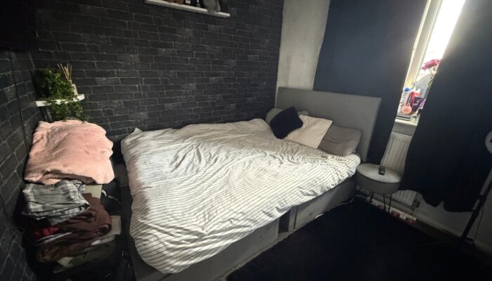 Woodley Avenue, Radcliffe