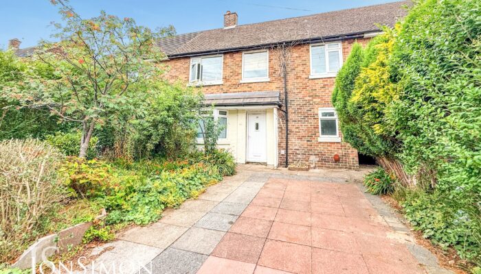 Edgeworth Avenue, Ainsworth