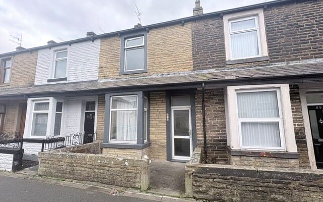 Lyndhurst Road
